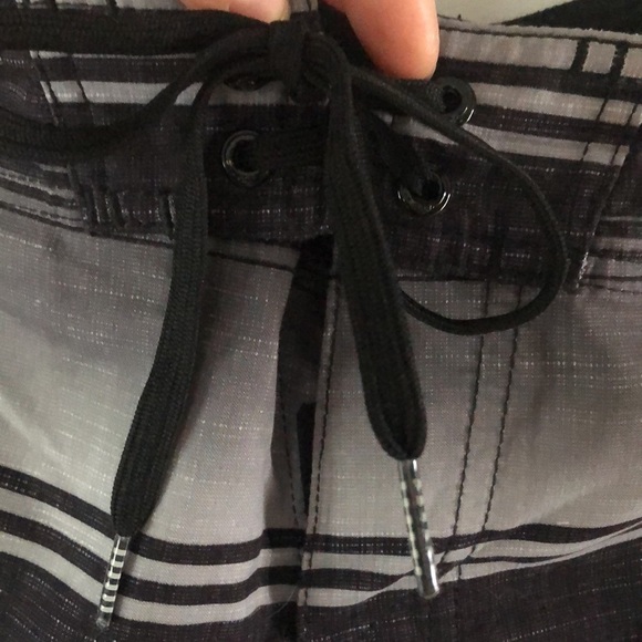 O’Neill Men’s Board Shorts Size 40 Swim Trunks Gray Black Stripes Pocket Beach - Picture 5 of 15